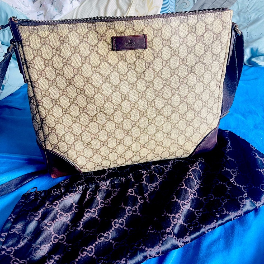 Authentic Gucci GG Supreme leather crossbody bag